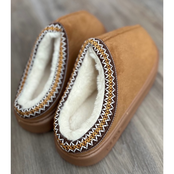 🆕 Brown Faux Suede Trendy Platform Slippers - Picture 11 of 13